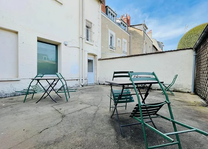 Le Ronsardien - Calme Et Confortable Lägenhet